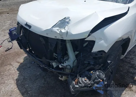 2017 Jeep Grand Cherokee Altitude 4X4 из США, поврежденный, VIN 1C4RJFAG3HC760596